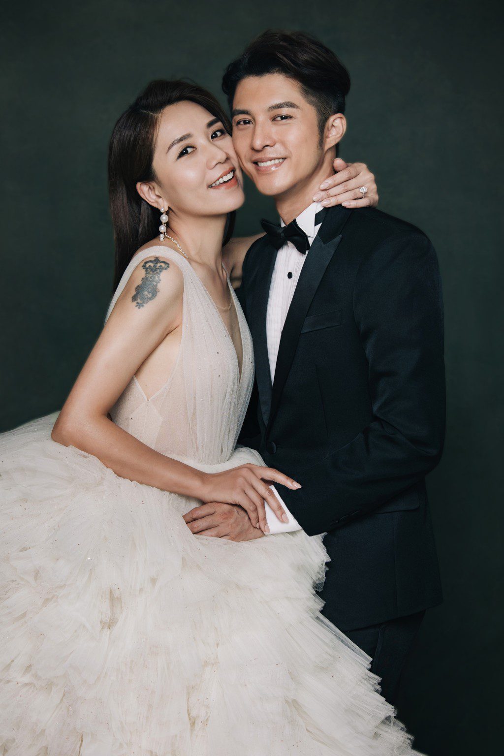 兩人拍攝了多輯婚紗照。