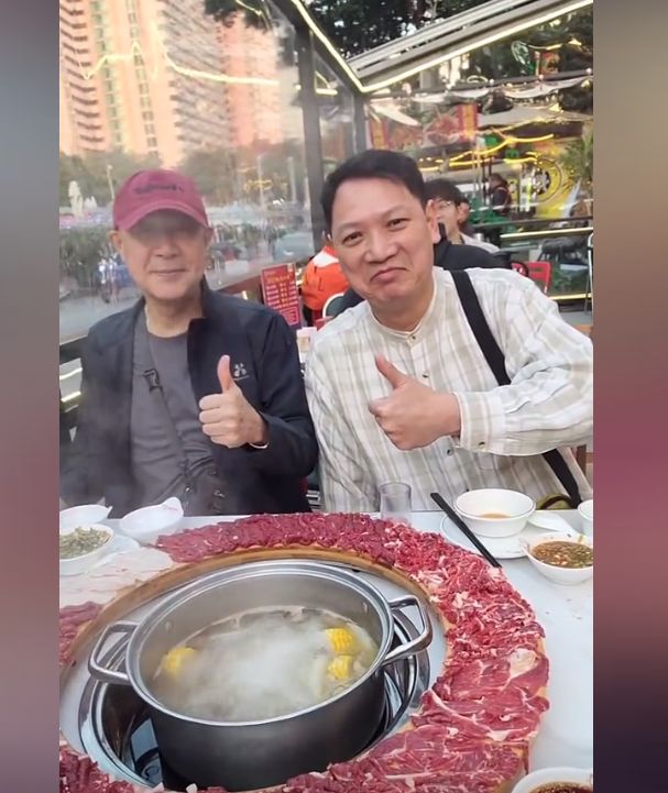 李成昌不時與邵卓堯、魏惠文等朋友北上享用火鍋。