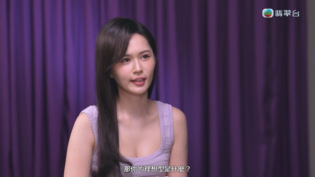 梁超怡(Chiuyi)在約會期間主動問關經翰(Oswald)喜歡哪種類型。