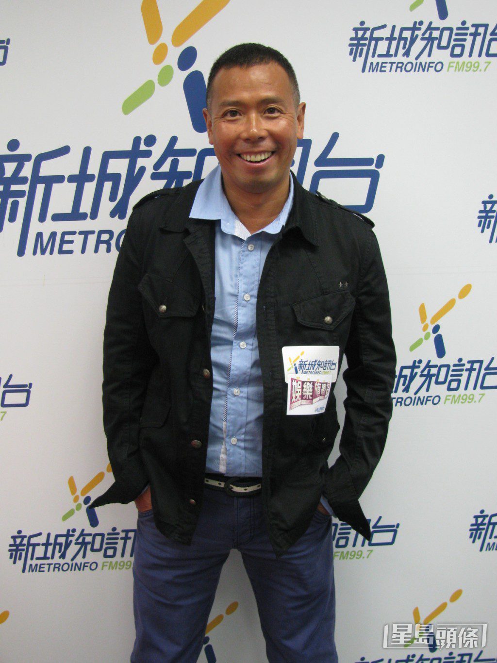 他身兼藥廠執行董事,亦曾踏足樂壇當歌手。