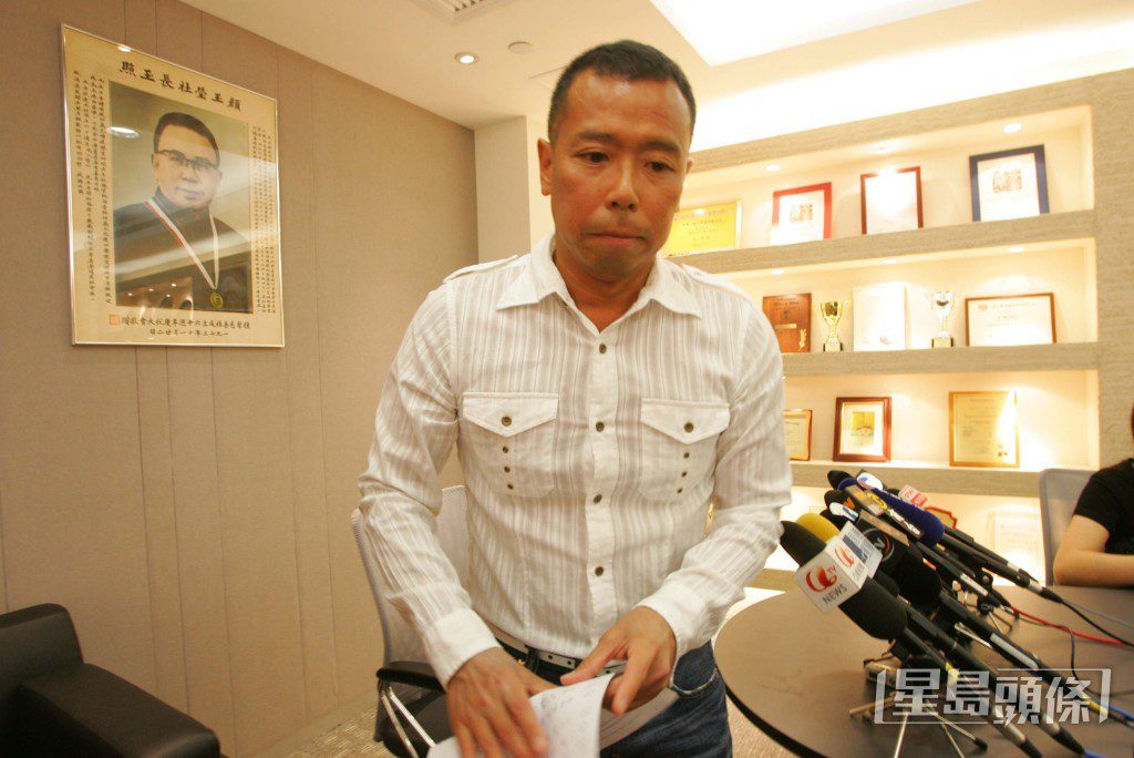 顏福偉在2007年曾涉及一宗非禮案官司。