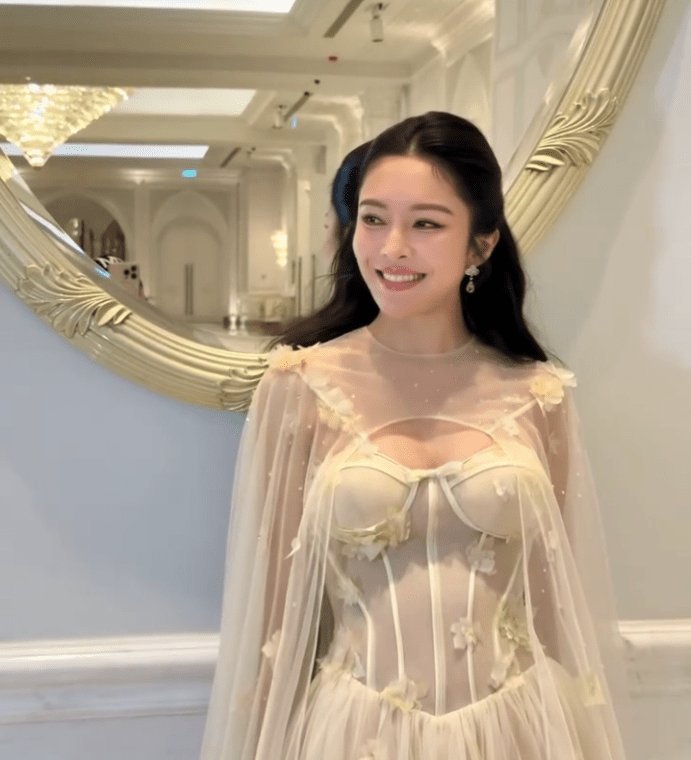 張曦雯曬出的照片,展現其美好身段。