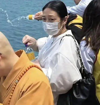 朱麗倩氣質出眾。