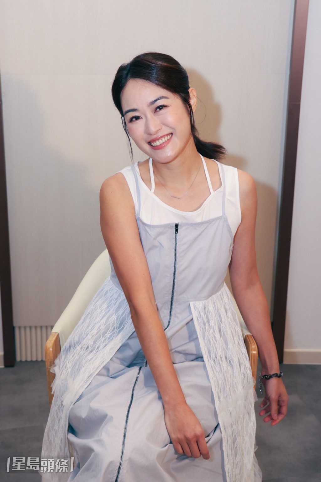梁嘉琪指劇中角色與現實中的自己相似，因此勾起不少職場舊回憶。