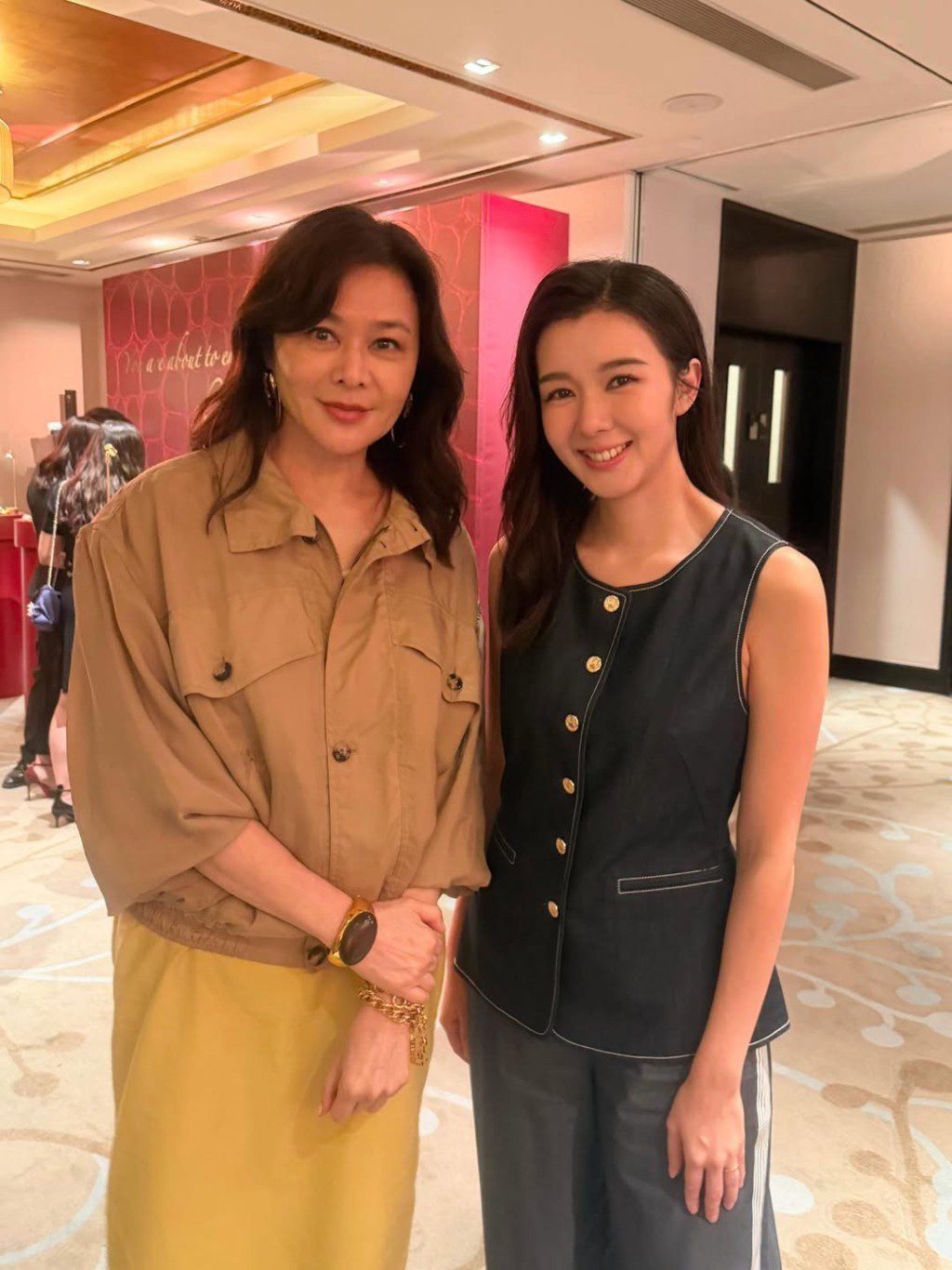 麥明詩與關之琳同框照被指疑似「只修自己」?