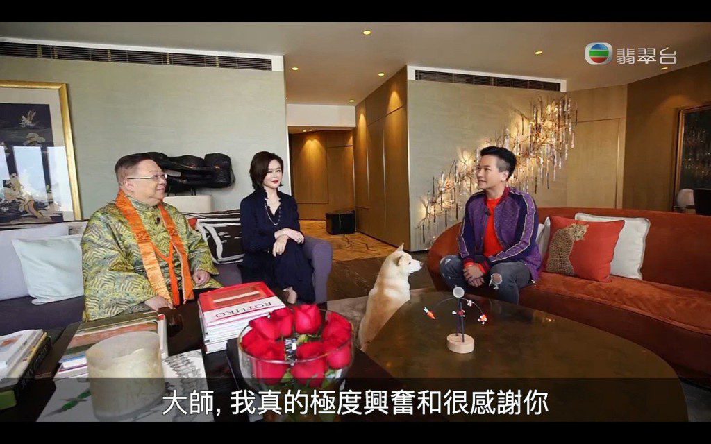 關之琳居住在半山,家中收藏了不少名牌手袋。