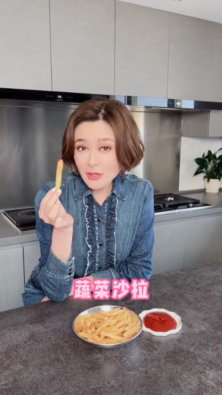 關之琳家中的廚房寬敞雅致,適合愛下廚的她。