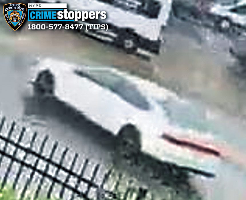 警方公布的涉案白色轎車。紐約市警提供