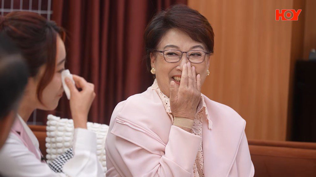 鍾慧冰在節目中分享與伍詠薇相識的經過。