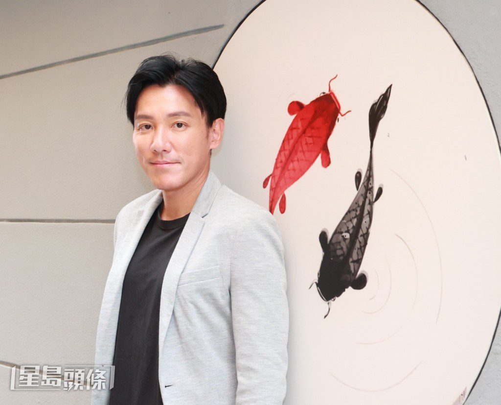 相比起探索幕後工作,阿康表示自己只想專心當個快樂的演員。