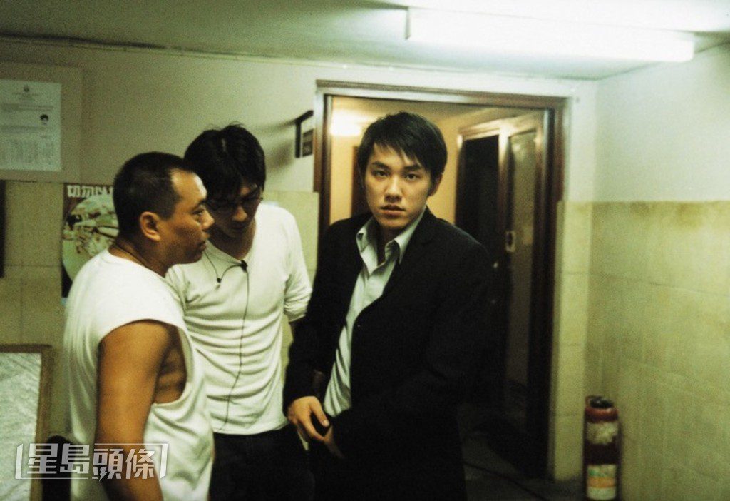 阿康初出道時曾簽約劉德華公司,並參與演出電影《無間道II》。