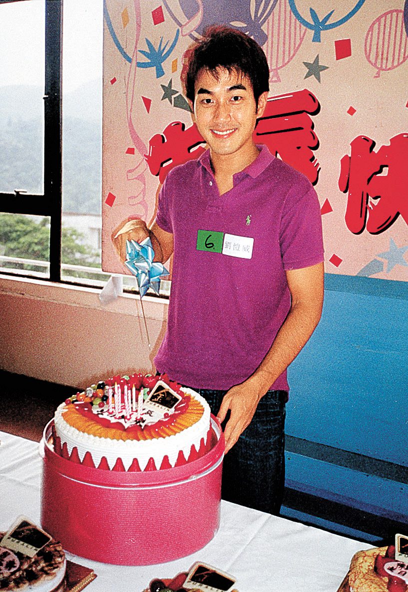 劉愷威於2001年出席TVB台慶活動。