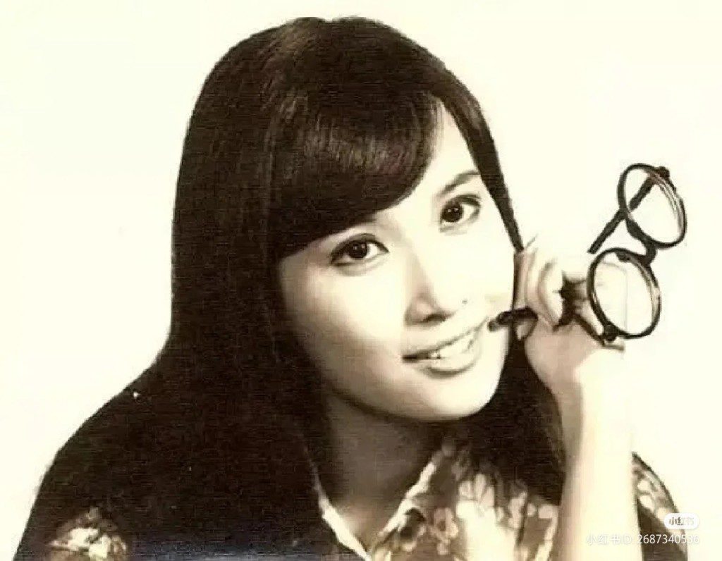 陳美齡的姐姐陳依齡是70年代的邵氏女星。
