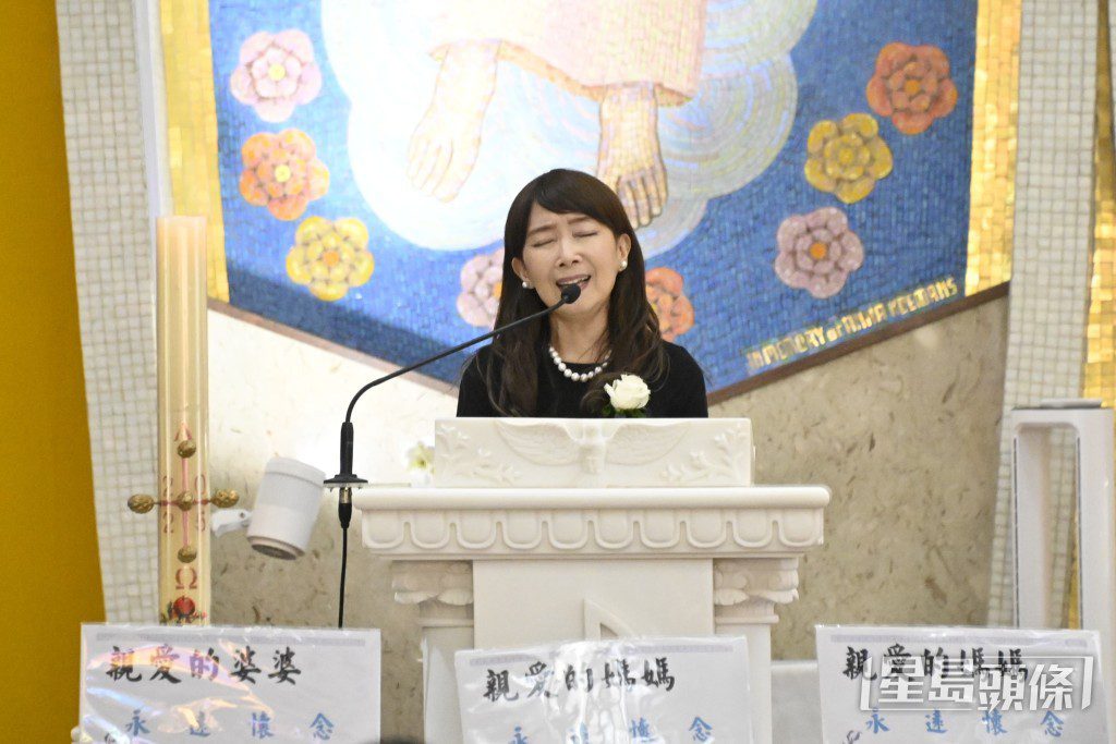 陳美齡上台致辭悼念母親。