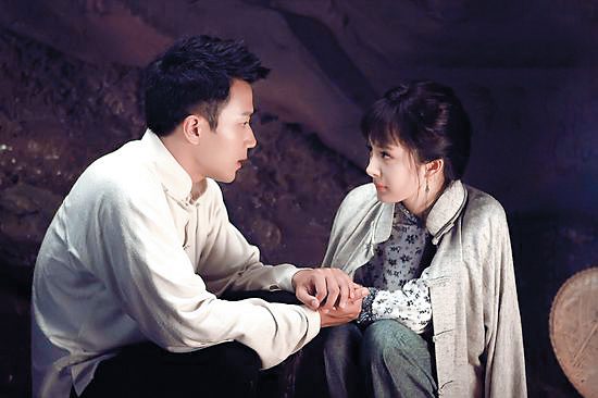 劉愷威與楊冪曾合演《HOLD住愛》和《盛夏晚晴天》。