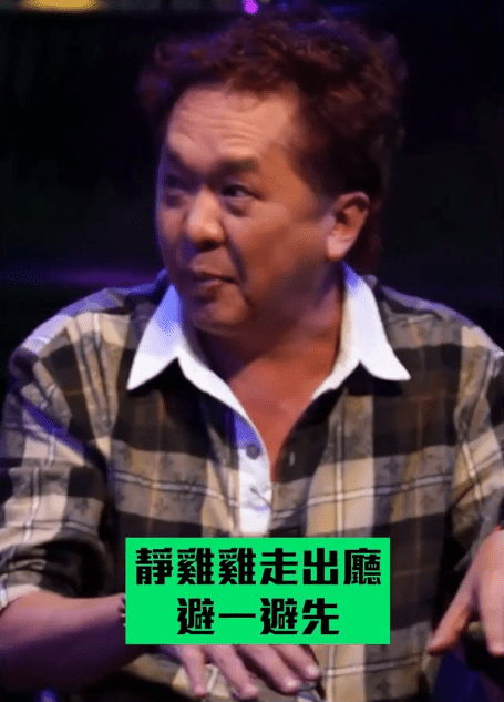 鄧兆尊形容晨勃時會「避難」。