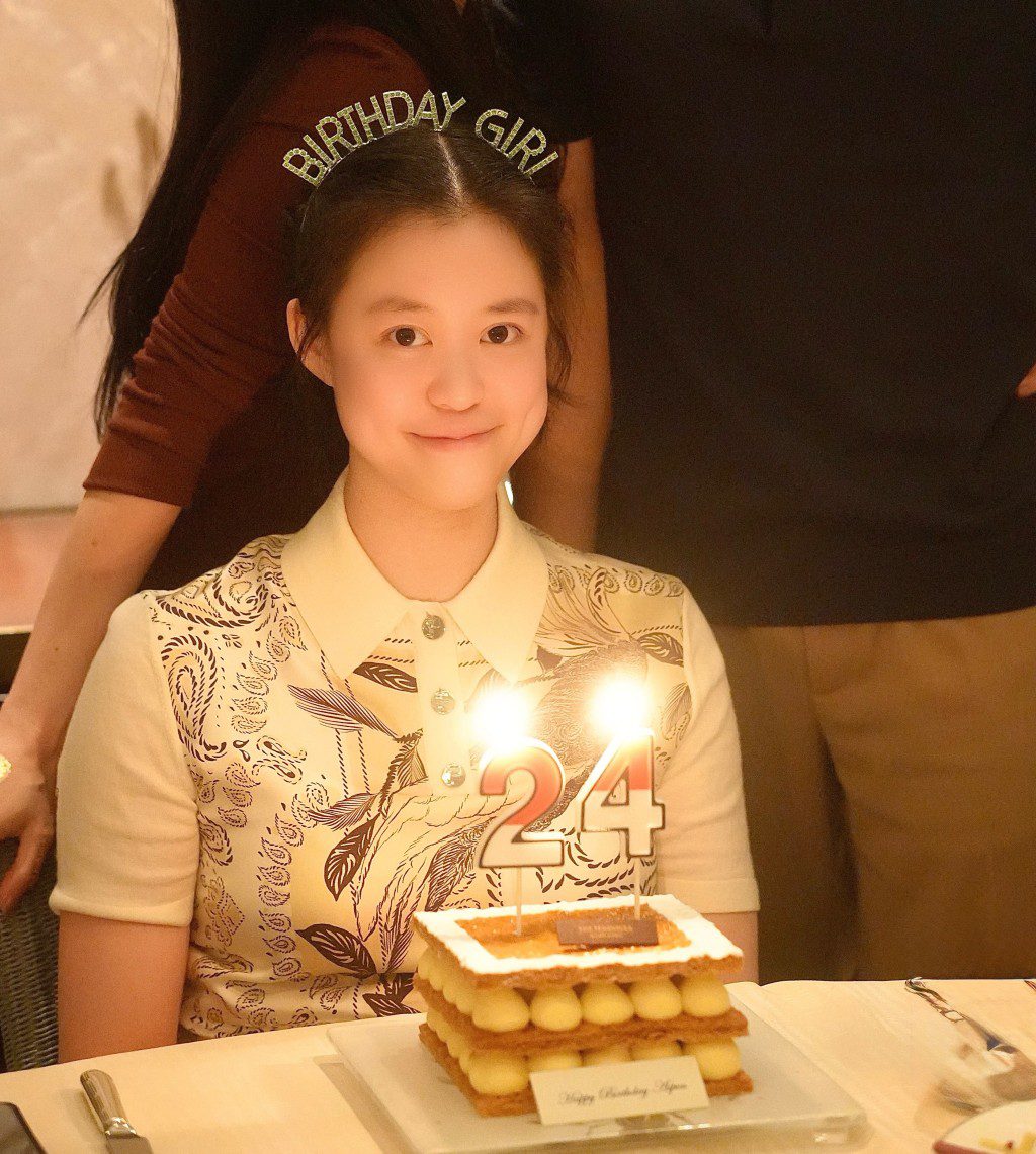 劉秀盈於19日在IG分享慶祝24歲生日的照片。