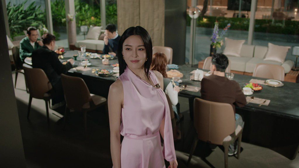 Kate（張曦雯飾）落井下石。