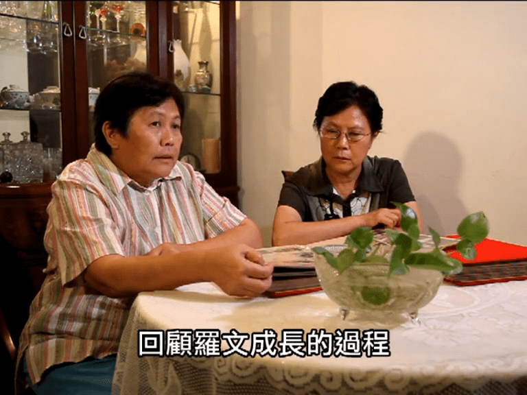 羅文的胞姊譚文玉（左）和胞妹譚明玉早年受訪，細說弟弟的成長故事。