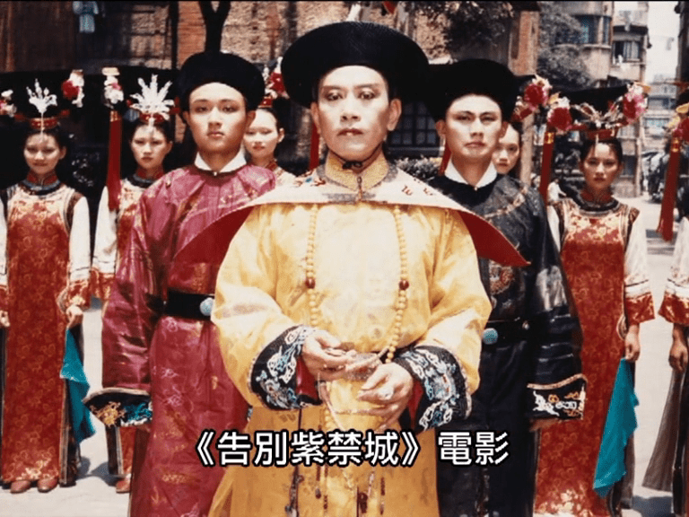 羅文早年在北京拍戲時，利用休息時間向京劇學校老師學習國粹。