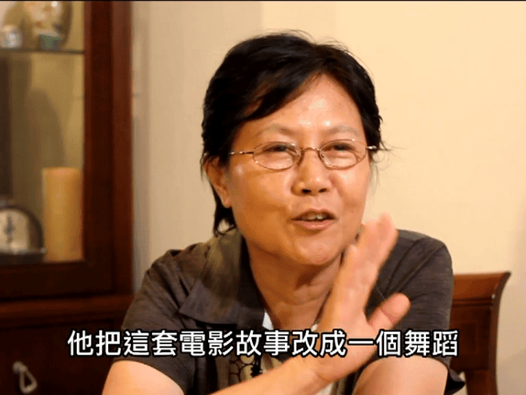 胞妹譚明玉最難忘小學四年級時，哥哥羅文將電影《垃圾千金》改編成舞蹈幫她排練表演。