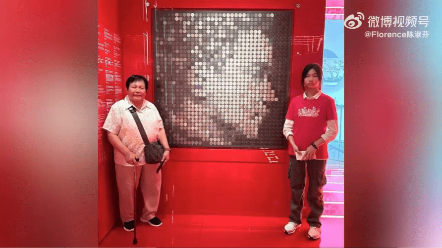 眾人亦參觀了《繼續寵愛·張國榮紀念展》。