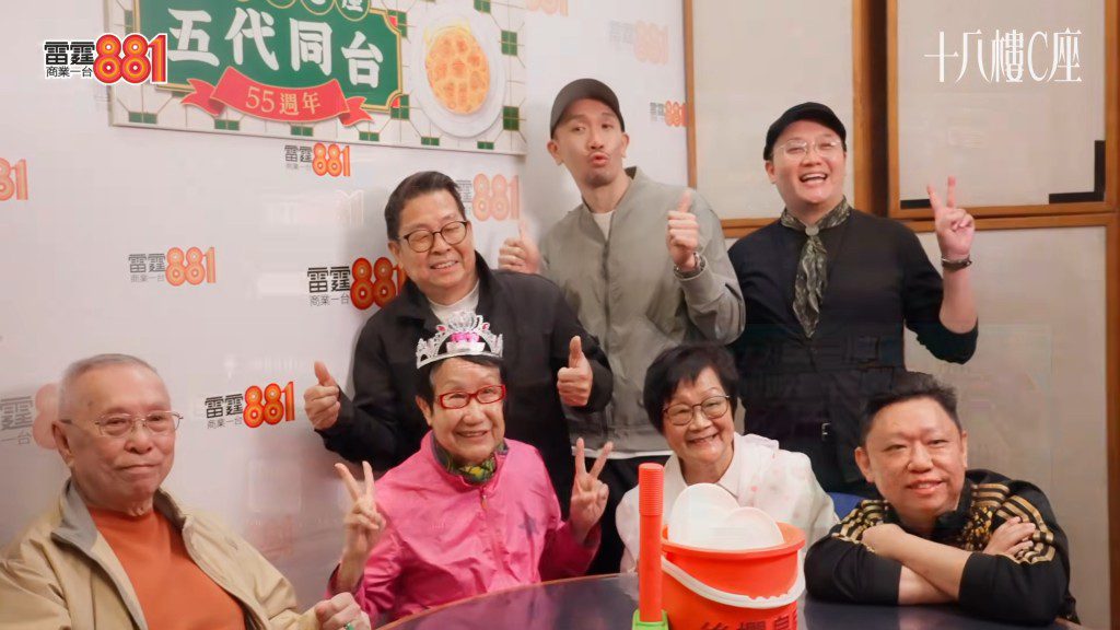 朱雪梅（右二）參與《十八樓C座》錄音工作。