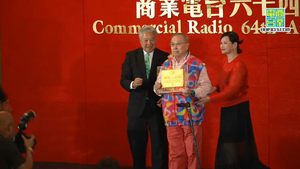 「周老闆」金剛叔需要撐枴杖輔助行走。