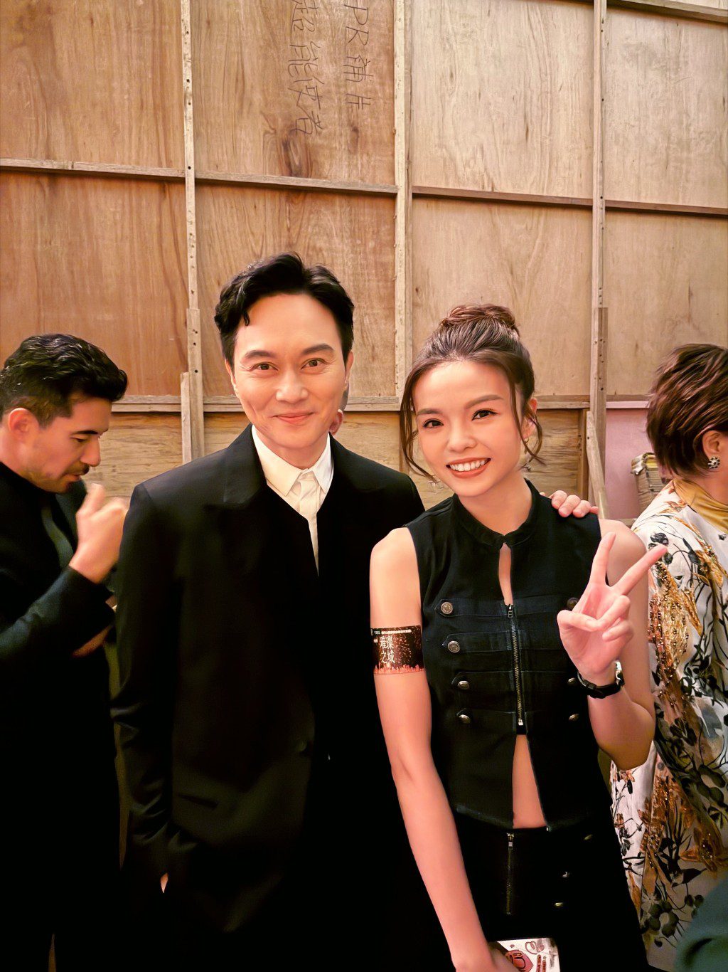 文凱婷與同劇演員張智霖的合照。