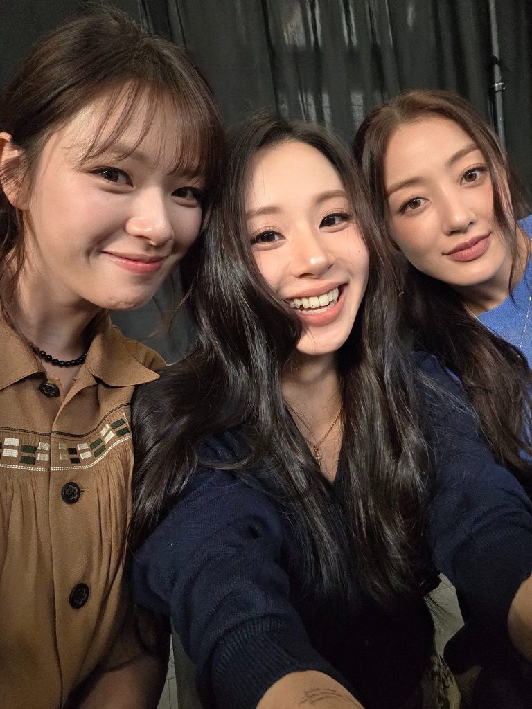 繼定延與彩瑛之後,志效成為TWICE中第三位離開JYP的成員。