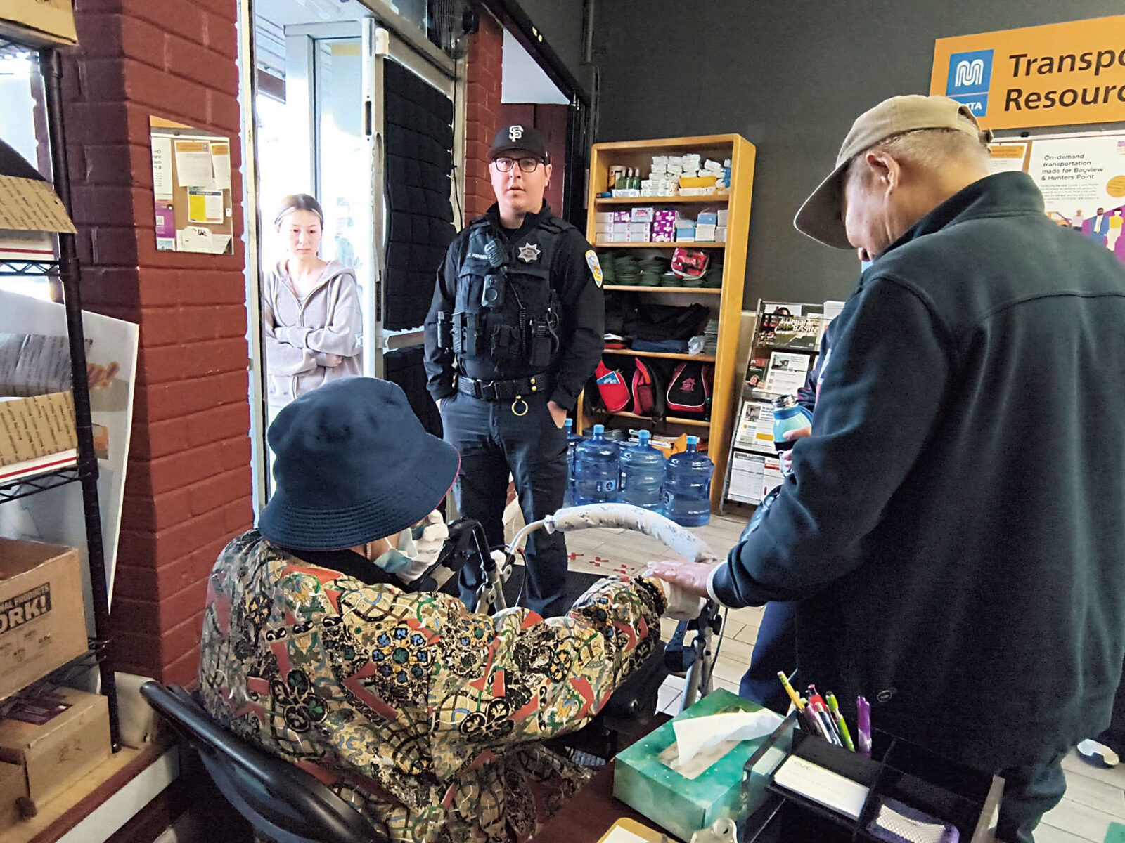 警方及急救人員接報後及時趕到。記者黃偉江攝