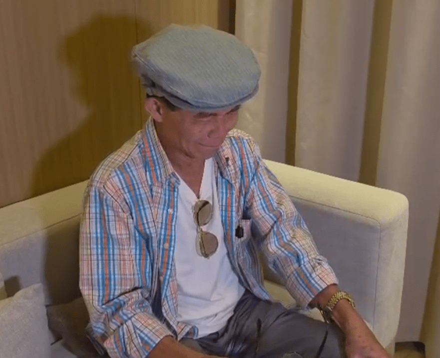 梅啟明談及事件時痛哭落淚。