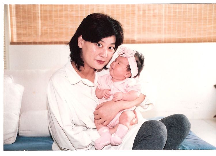 鍾慧冰與圈外人前夫育有一名女兒。