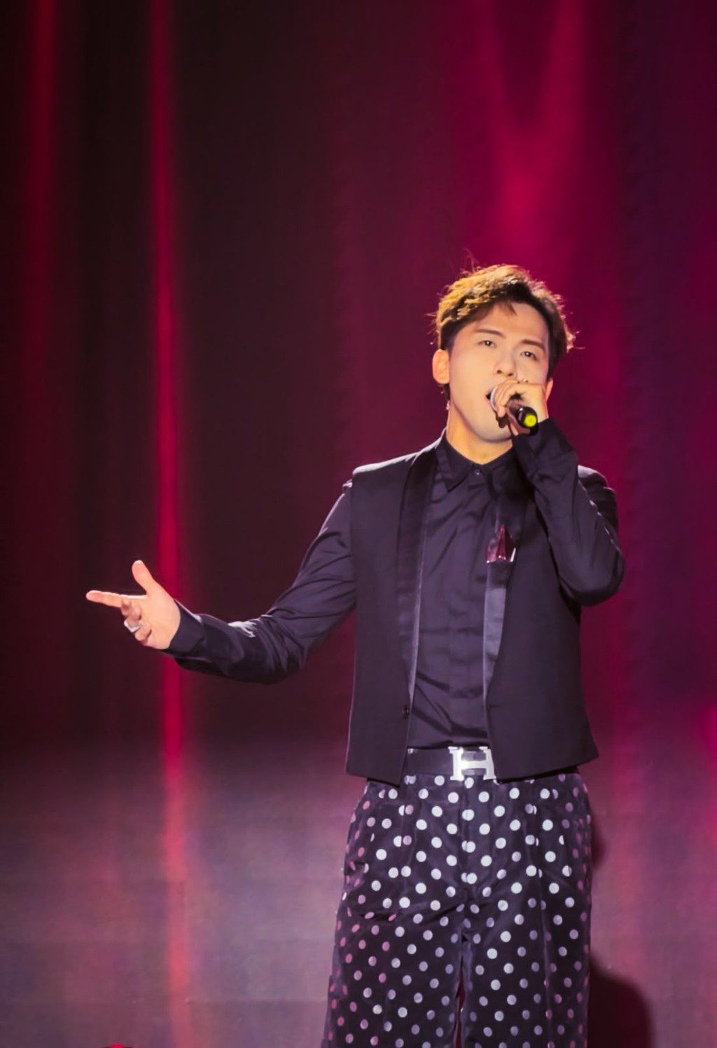 這次演出是周吉佩首度登上內地大型節目的舞台。