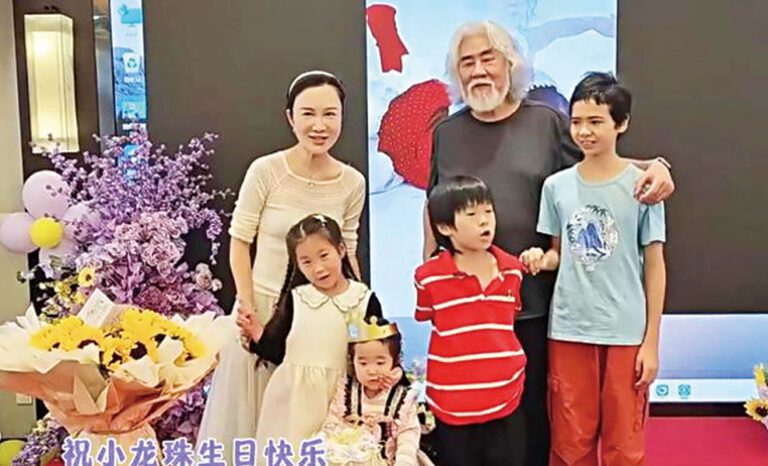 張紀中一家合影。網上圖片