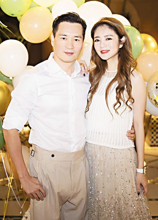 安以軒（右）和丈夫育有一兒一女。網上圖片