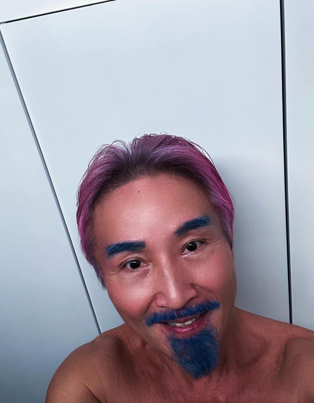周啟生在FB支持梁文禮對梁詠琪的批評,認為絕對公平合理。
