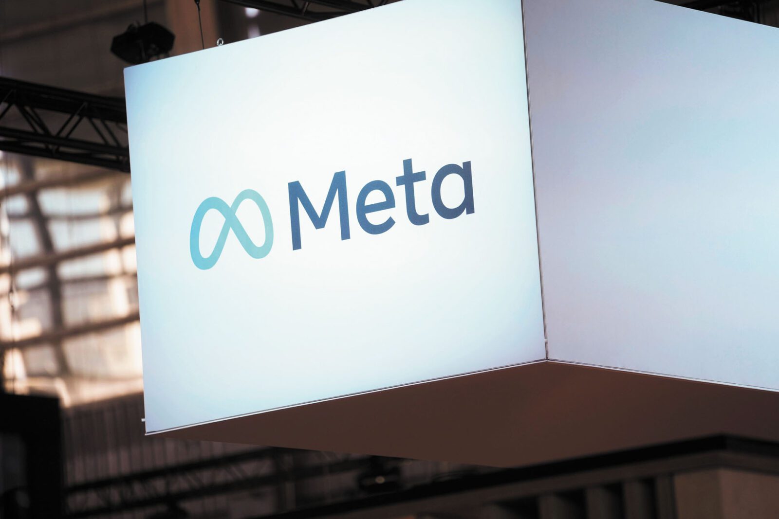 Meta因在Facebook用戶隱私及內容審查政策上欺瞞大眾,被新墨西哥州法官裁定須向該州支付高達250億元的巨額賠償。美聯社