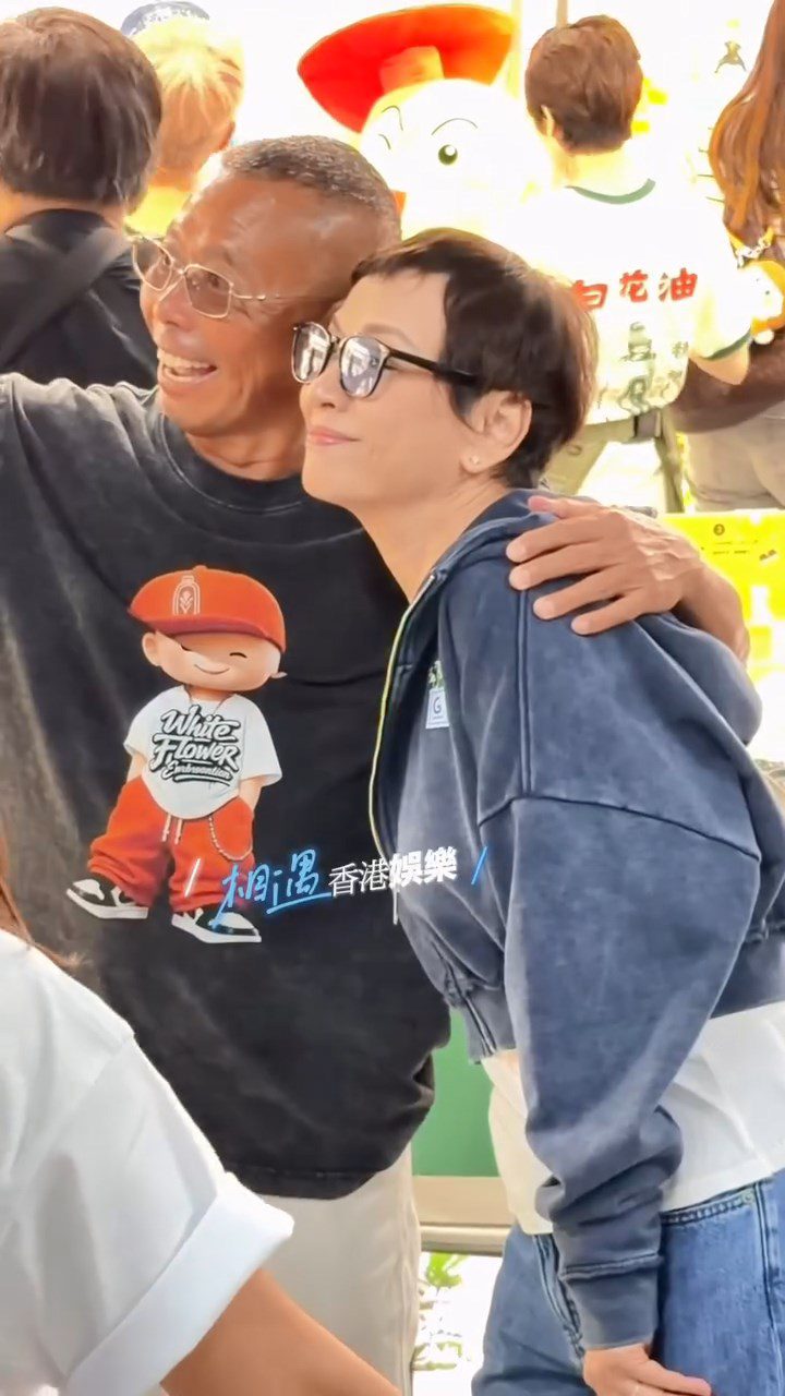 顏福偉與余安安在活動現場開心自拍留念。
