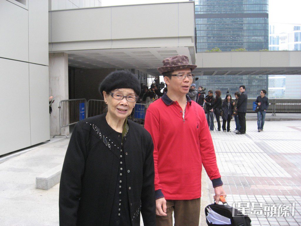在梅艷芳與梅媽離世後,梅啟明曾鬧出不少事端,有網民質疑骨灰被盜與他有關,他對此作出否認。