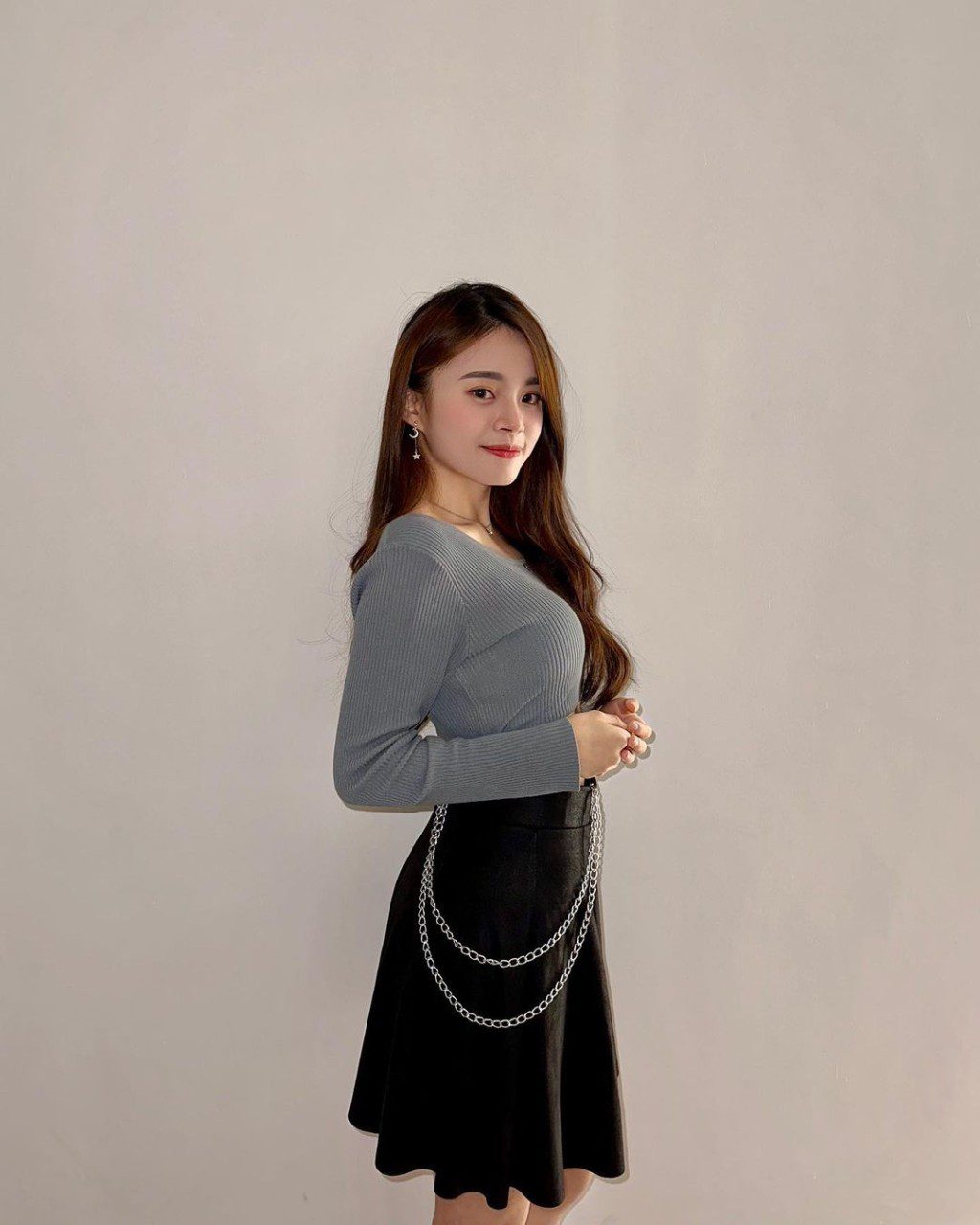黃可盈展現出女性成熟美。