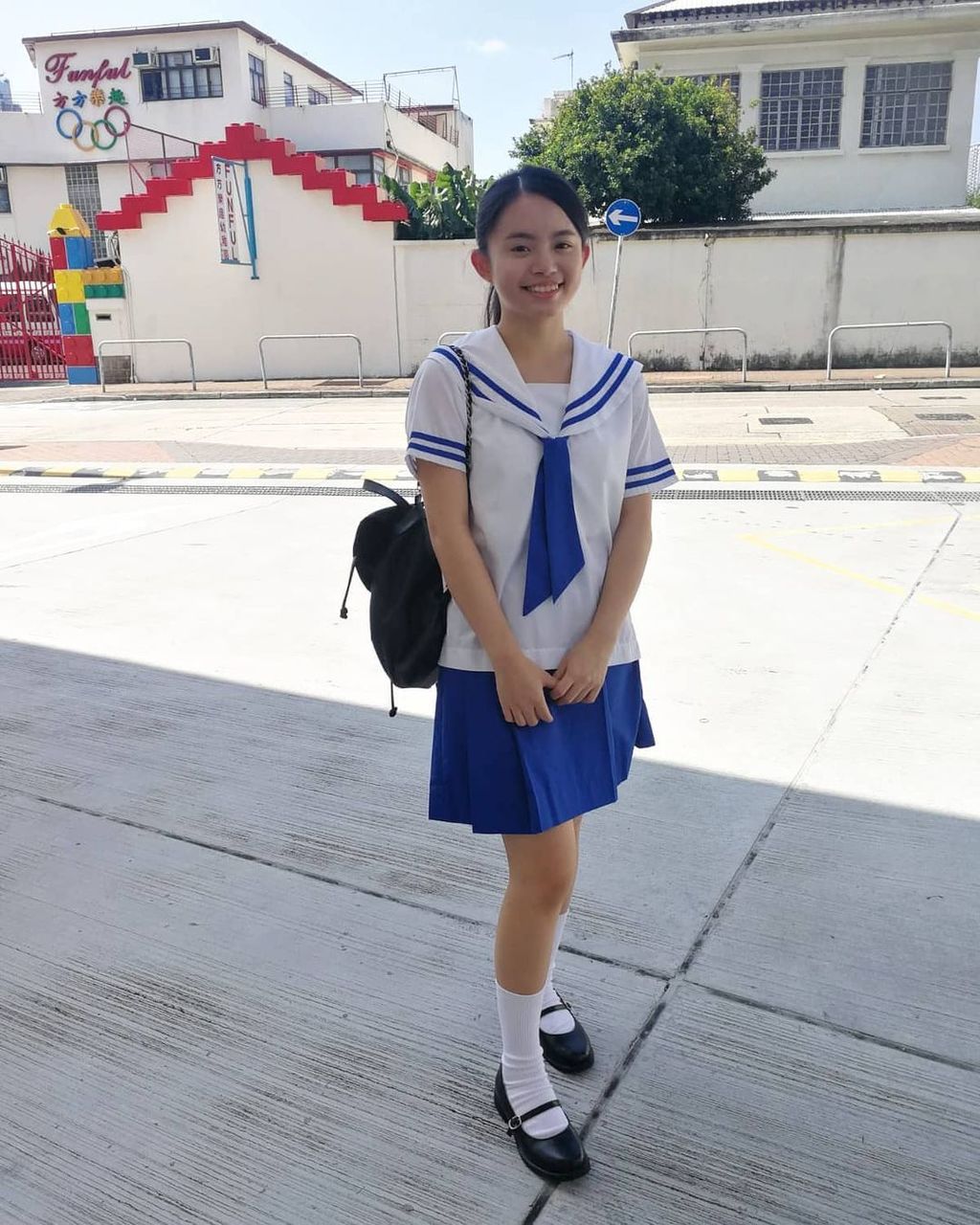 黃可盈雖飾演中學生,但已散發少女氣息。