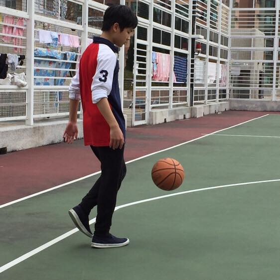 陳子樂性格好動。