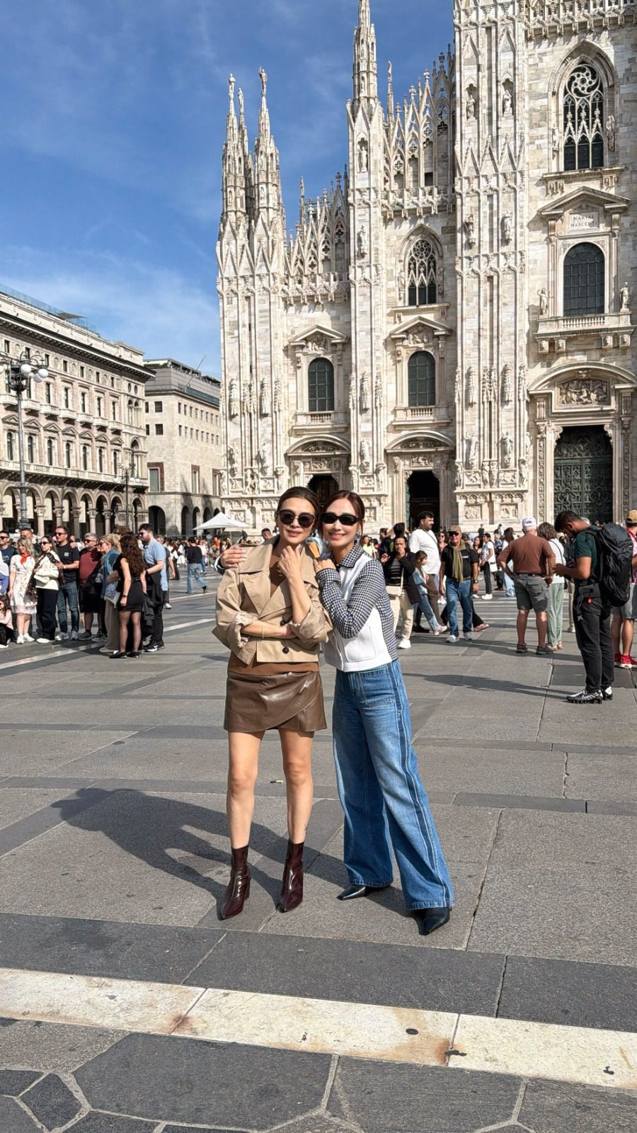 二人到米蘭主教座堂(Duomo di Milano)拍照留念。