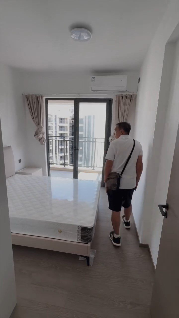 睡房內已安裝分體式冷氣機。