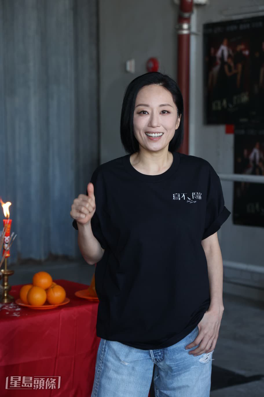谷祖琳與盧鎮業出席舞台劇《寫不得你 Love at Last Sight》拜神儀式,祈求演出順利。