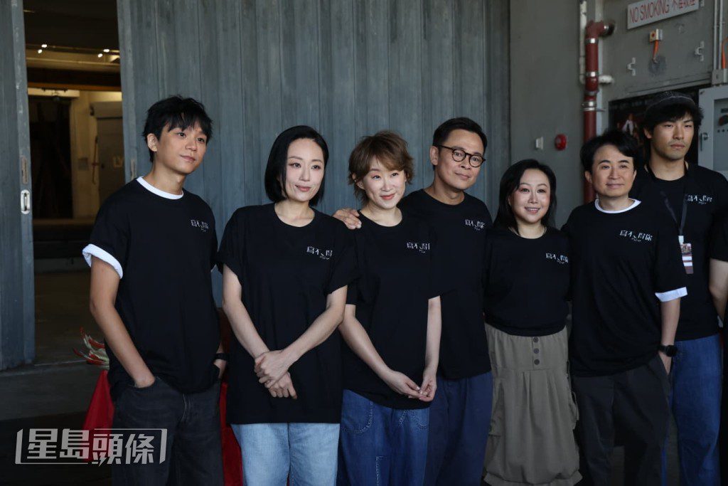 盧鎮業(左)透露梁祖堯(中)在排練室內切著豬肺同時講對白。