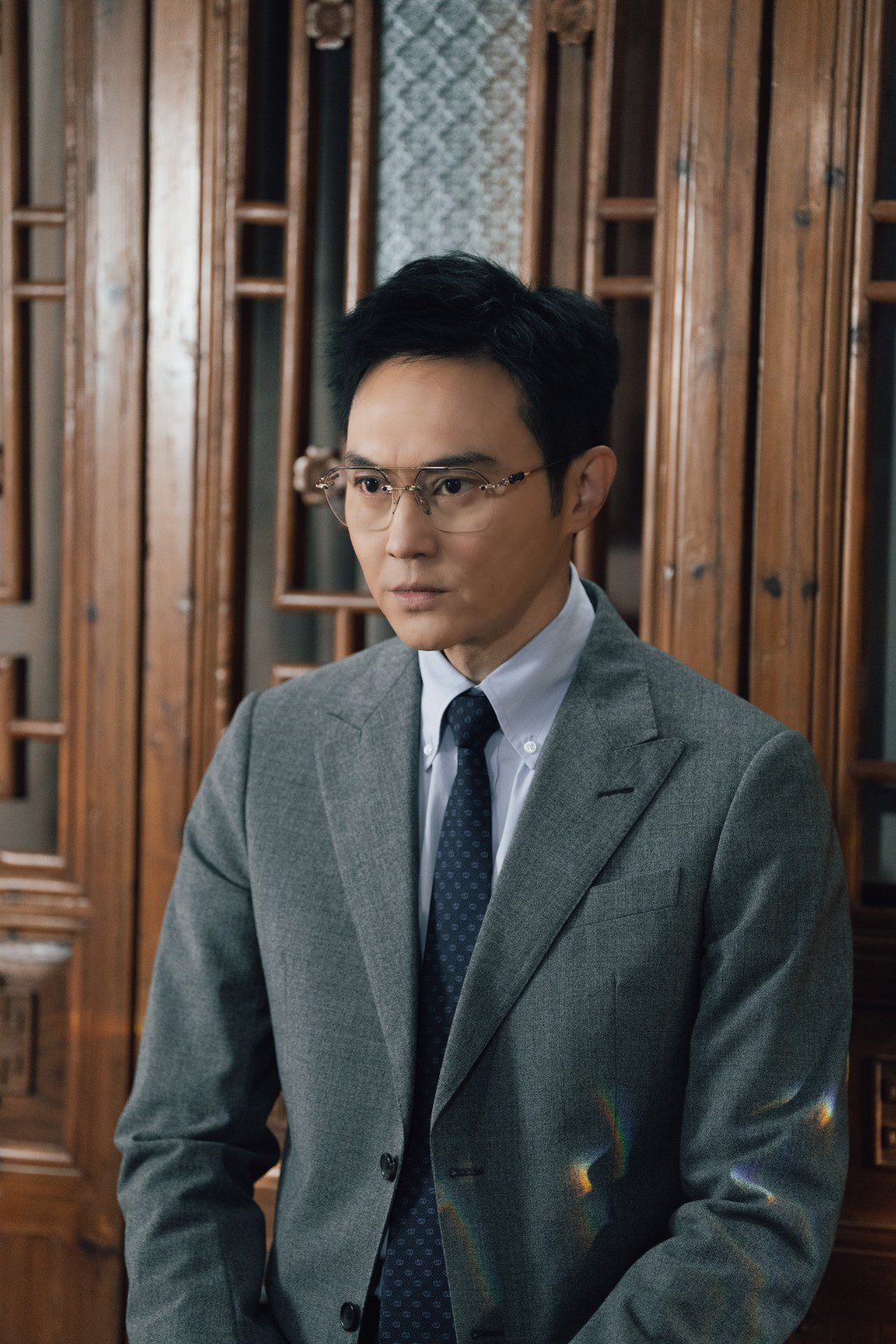 與張曦雯拍攝爭議裸戲的是張智霖。