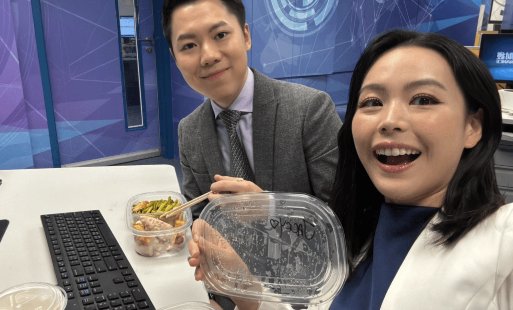 林婷婷與丈夫李天耀一同帶飯盒上班。