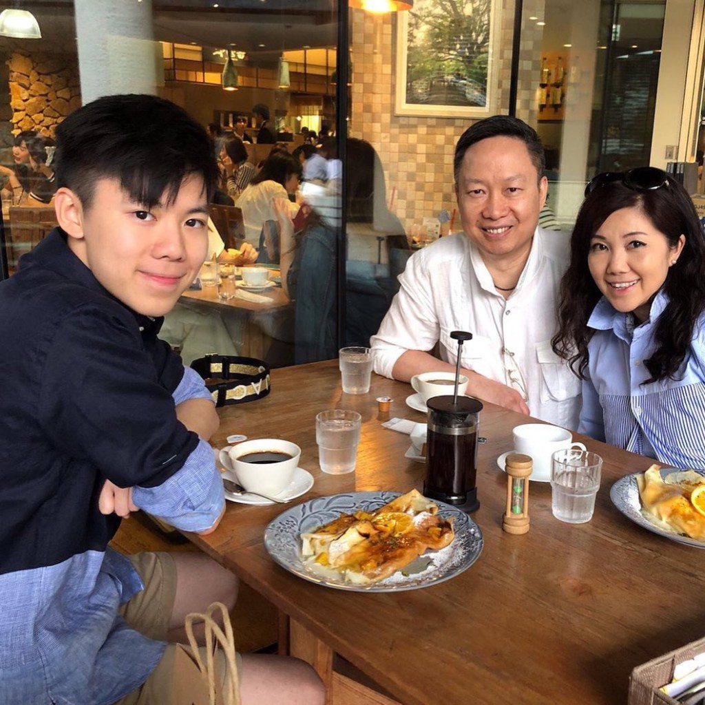 李天耀曾分享自己與家人的合照。